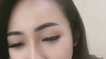 Yubi Rambut Ikal Pamer Meki Tembem