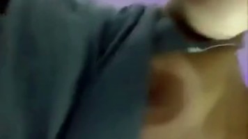 Cewek Toket Bulet Padat Sambil Kobel Memek Tipis