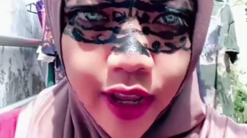 CHRISTINE Jilbab Barbar Banget Omek Outdoor