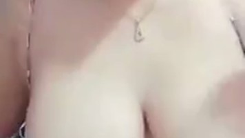 Nabil Pamer Susu Dan Memek Tembem Berjembut