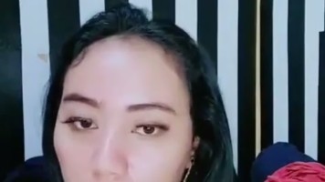 Melani Mendesah Dikocokin Memeknya