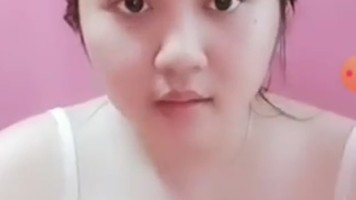 Belahan Toket CCmey Live Sambil Makan