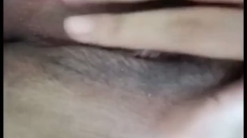 Cewek Jilbab Kacamata Penurut Pap Colmek Di WC Umum